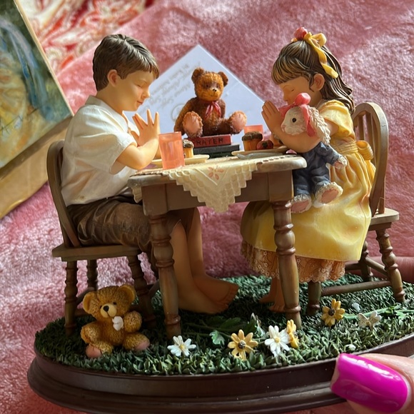 Gorgeous Collectable: Mama Says…Always, Always Say Grace Figurine - Picture 4 of 12